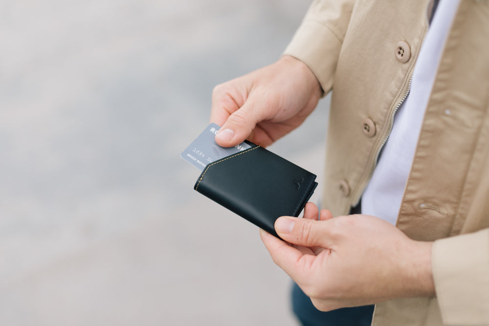 Men's and Women's Zip Coin Wallet Black - Premium Leather | ROIK